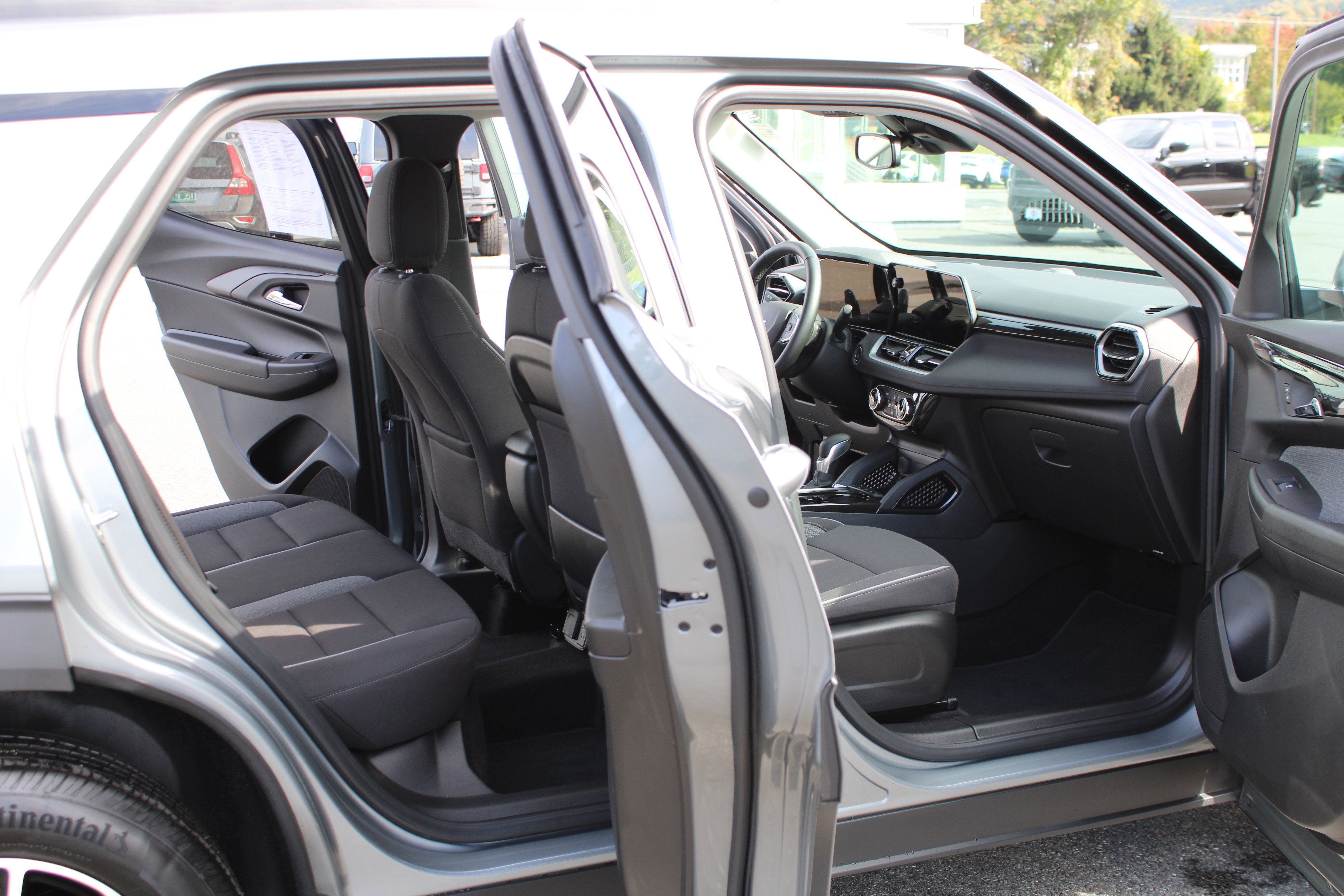 Used 2025 Chevrolet TrailBlazer LT w/ Convenience Package AWD/4WD image 13