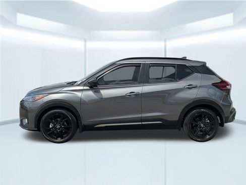 Used 2023 Nissan Kicks SR w/ SR Premium Package FWD image 2