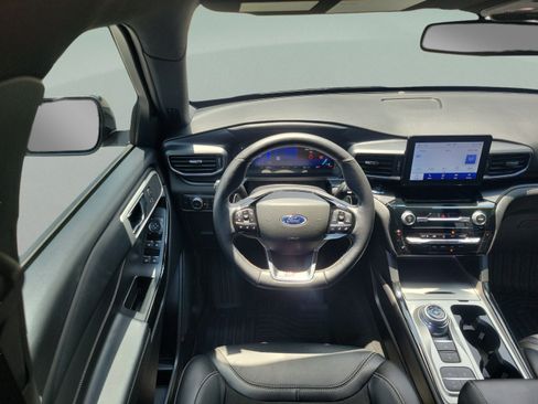 Certified 2022 Ford Explorer ST w/ ST Street Pack RWD image 5