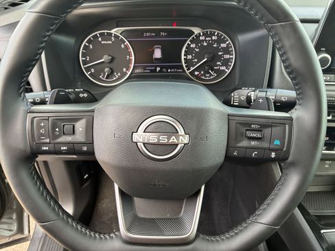 Used 2025 Nissan Rogue SV image 30