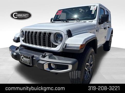 Used 2025 Jeep Wrangler Unlimited Sahara AWD/4WD image 1