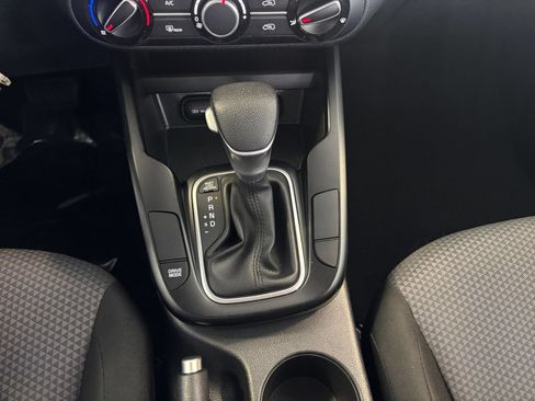 Used 2025 Kia Soul LX w/ LX Technology Package FWD image 40