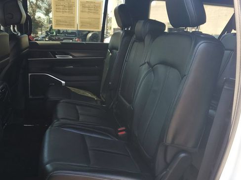 Used 2024 Jeep Wagoneer L Series II w/ Flexible Seating Group RWD image 15