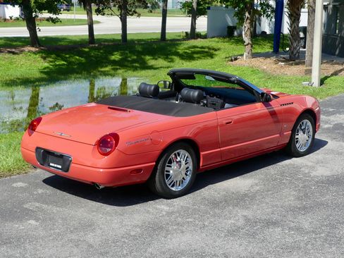 Used 2003 Ford Thunderbird image 22