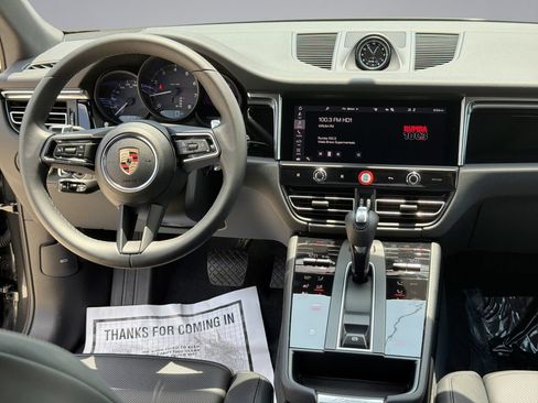 Used 2025 Porsche Macan AWD/4WD image 19