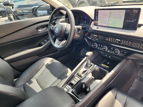 Used 2025 Honda Accord Touring image 13