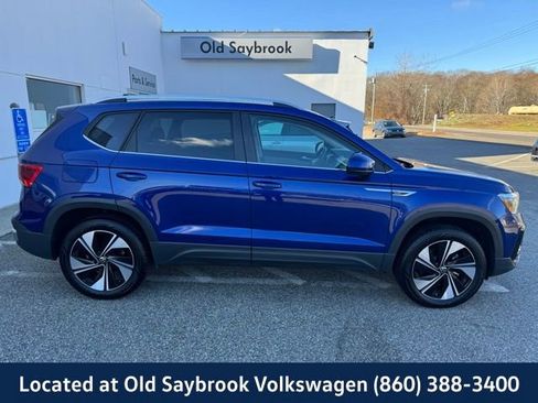 Certified 2024 Volkswagen Taos SE image 4