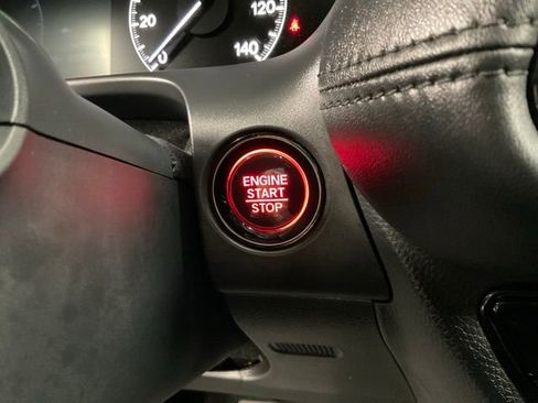 Certified 2025 Honda HR-V LX image 30