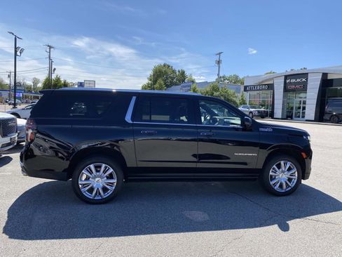 Used 2024 Chevrolet Suburban High Country w/ Premium Package 2 image 8