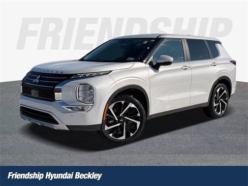 Used 2024 Mitsubishi Outlander SE image 1