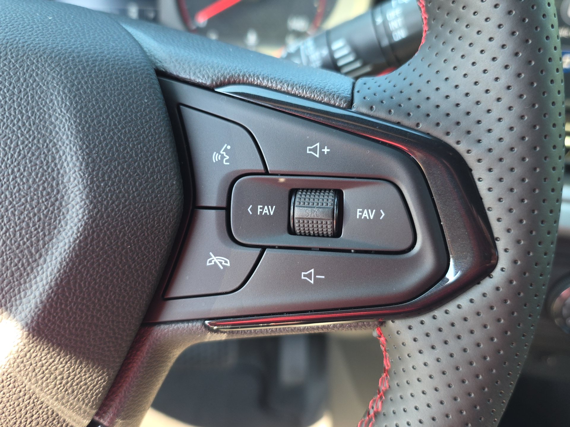 New 2026 Chevrolet Trax RS w/ Driver Confidence Package FWD image 19
