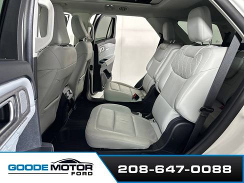 Used 2025 Ford Explorer Platinum w/ Ultimate Package AWD/4WD image 19