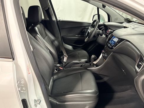 Used 2018 Chevrolet Trax LT w/ LT Convenience Package FWD image 28