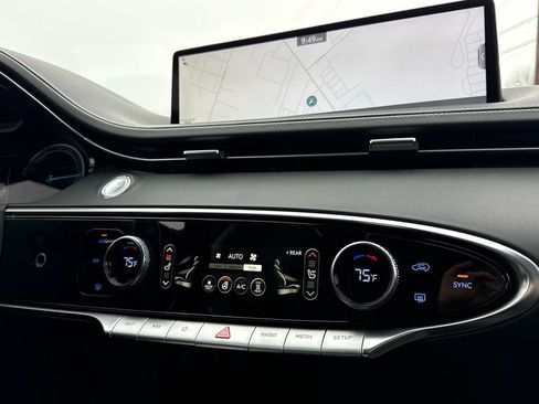 Used 2025 Genesis Electrified GV70 Advanced w/ Prestige Package image 31