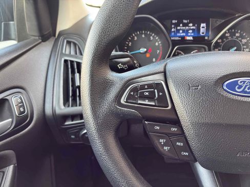 Used 2018 Ford Focus SE FWD image 19