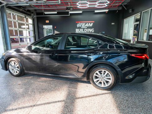 Used 2025 Toyota Camry LE image 2