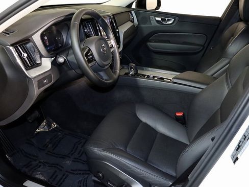 Used 2025 Volvo XC60 B5 Plus image 12