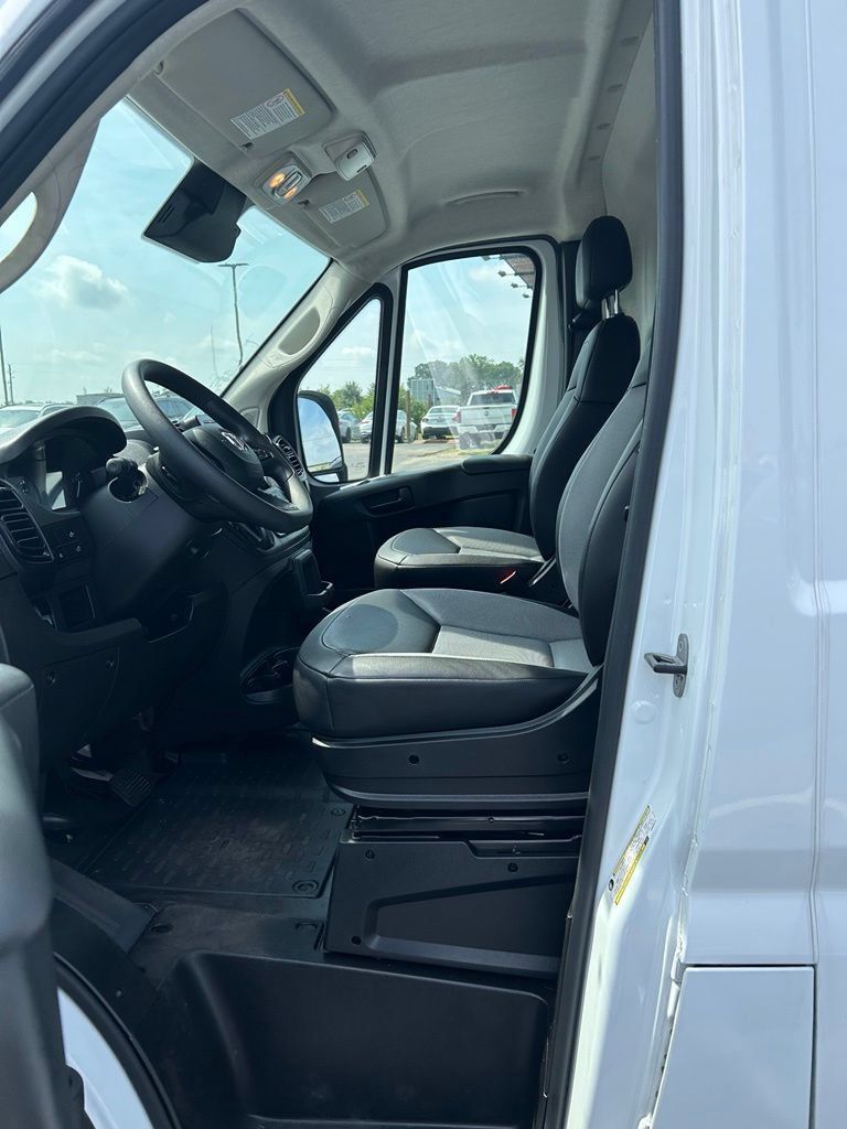 Used 2025 RAM ProMaster 2500 w/ Convenience Group FWD image 10