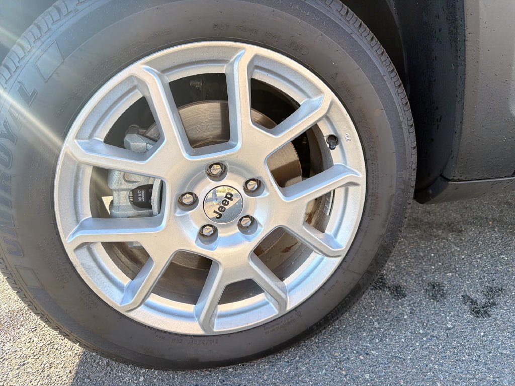 Certified 2022 Jeep Renegade Latitude AWD/4WD image 17
