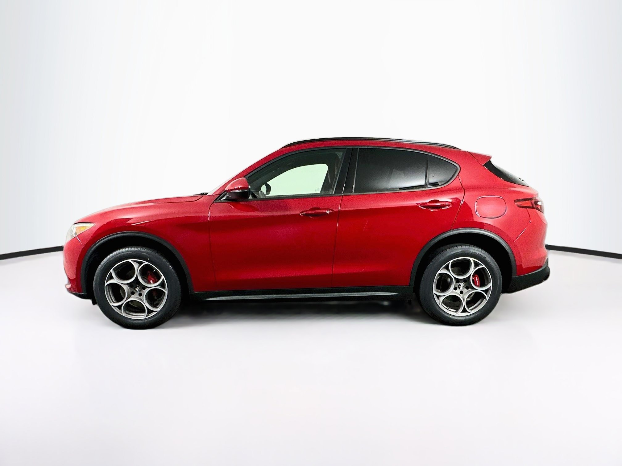 Used 2023 Alfa Romeo Stelvio Sprint RWD image 4