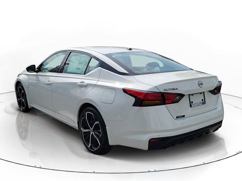 New 2026 Nissan Altima 2.5 SR FWD image 3
