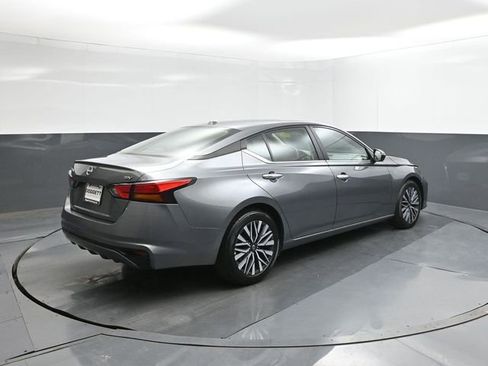 Used 2024 Nissan Altima 2.5 SV FWD image 8