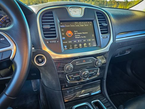 Used 2016 Chrysler 300 Limited image 20