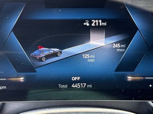 Certified 2024 BMW i7 eDrive50 w/ M Sport Package RWD image 25