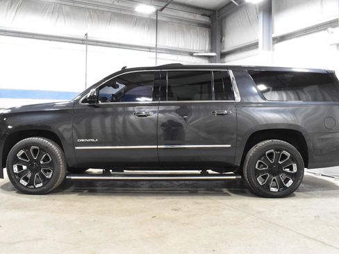 Used 2020 GMC Yukon XL Denali w/ Denali Ultimate Black Edition image 24