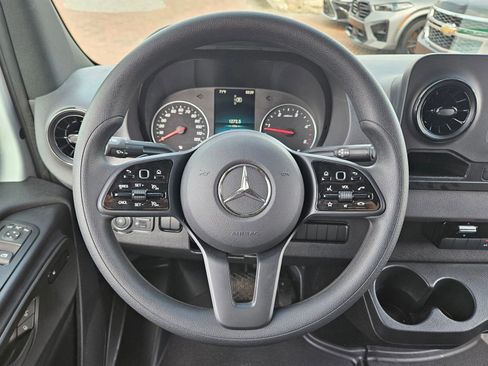 Used 2024 Mercedes-Benz Sprinter 2500 image 15