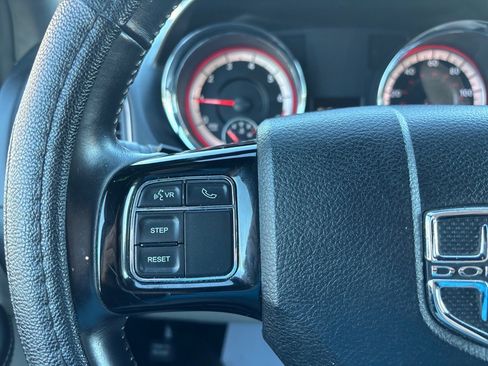 Used 2017 Dodge Grand Caravan SXT image 21