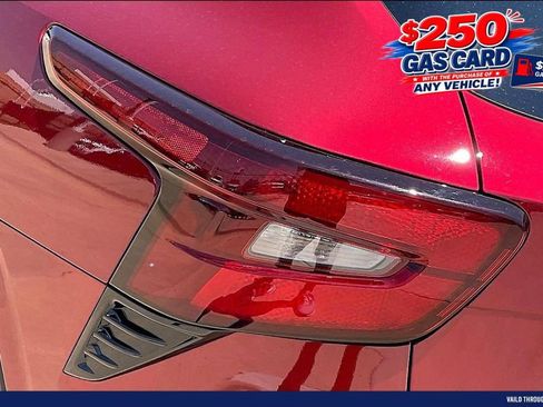 Used 2025 Chevrolet Trax LT w/ Driver Confidence Package FWD image 29