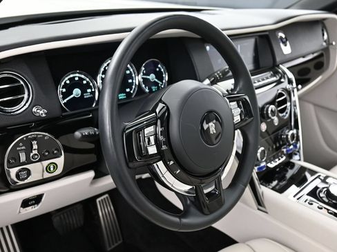 Certified 2022 Rolls-Royce Cullinan w/ Dark Exterior Package AWD/4WD image 17