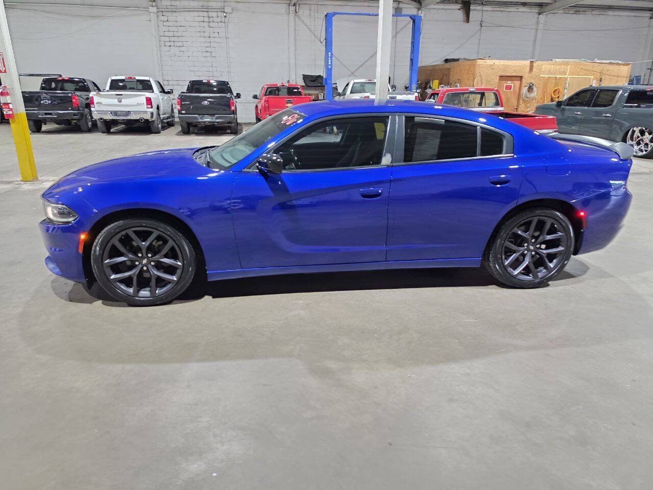 Used 2020 Dodge Charger SXT w/ Blacktop Package RWD image 4