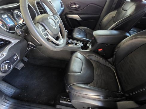 Used 2022 Jeep Cherokee Latitude w/ Sun & Sound Group image 7