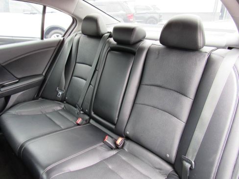 Used 2016 Honda Accord Touring image 36