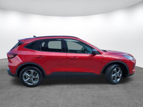 Used 2025 Ford Escape ST-Line w/ Cold Weather Package FWD image 4
