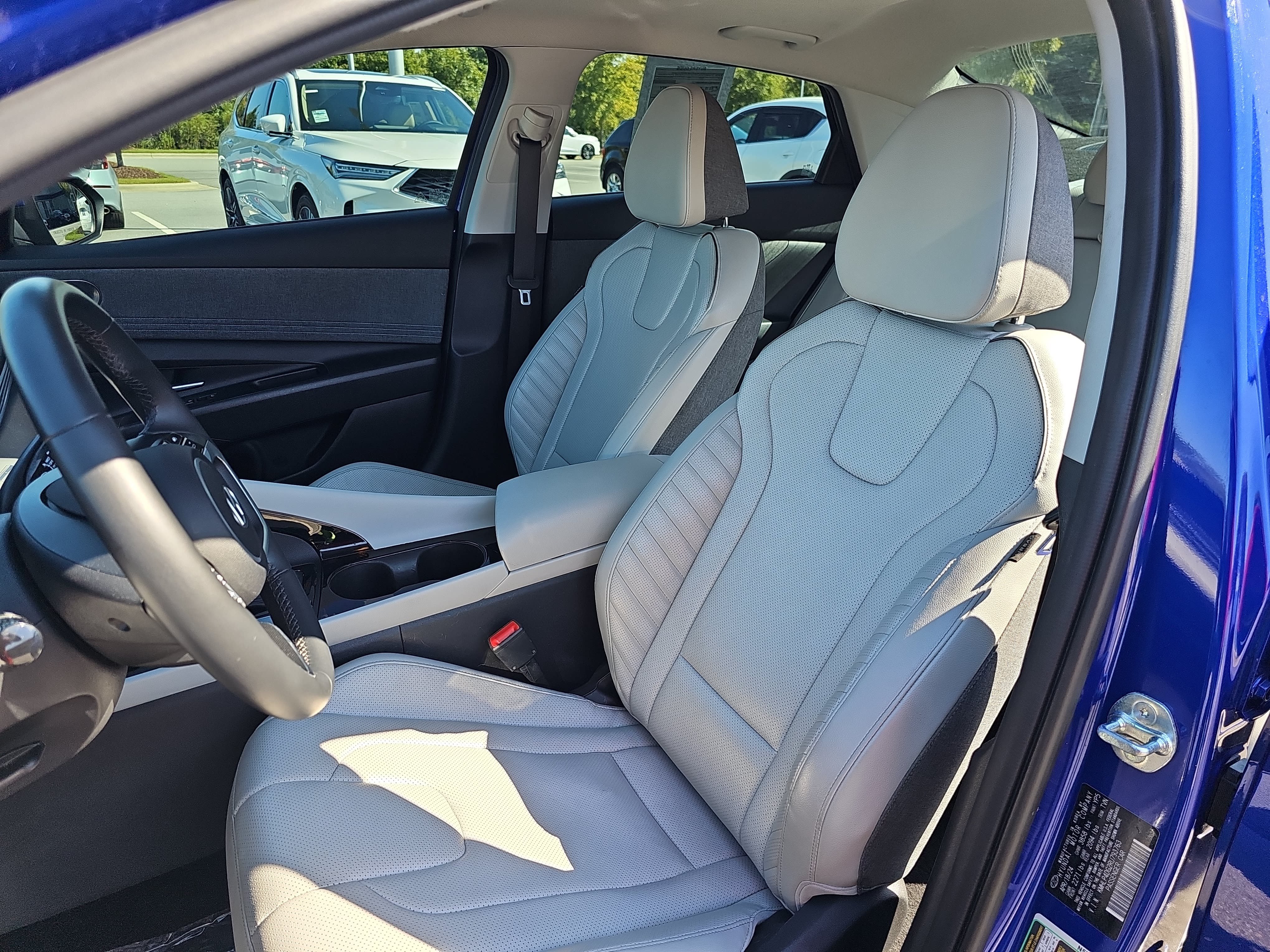 Used 2024 Hyundai Elantra Limited FWD image 15