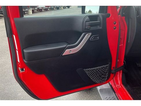 Used 2012 Jeep Wrangler Unlimited Sahara AWD/4WD image 24
