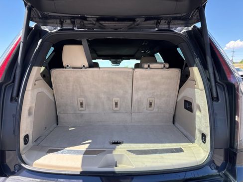 Used 2024 Cadillac Escalade Premium Luxury AWD/4WD image 14