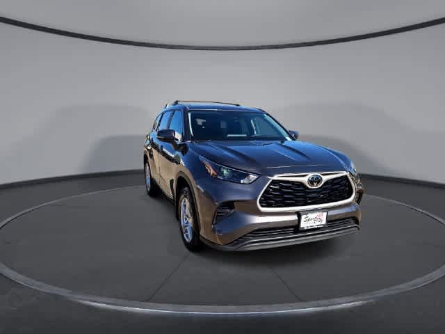 Used 2023 Toyota Highlander L FWD image 2