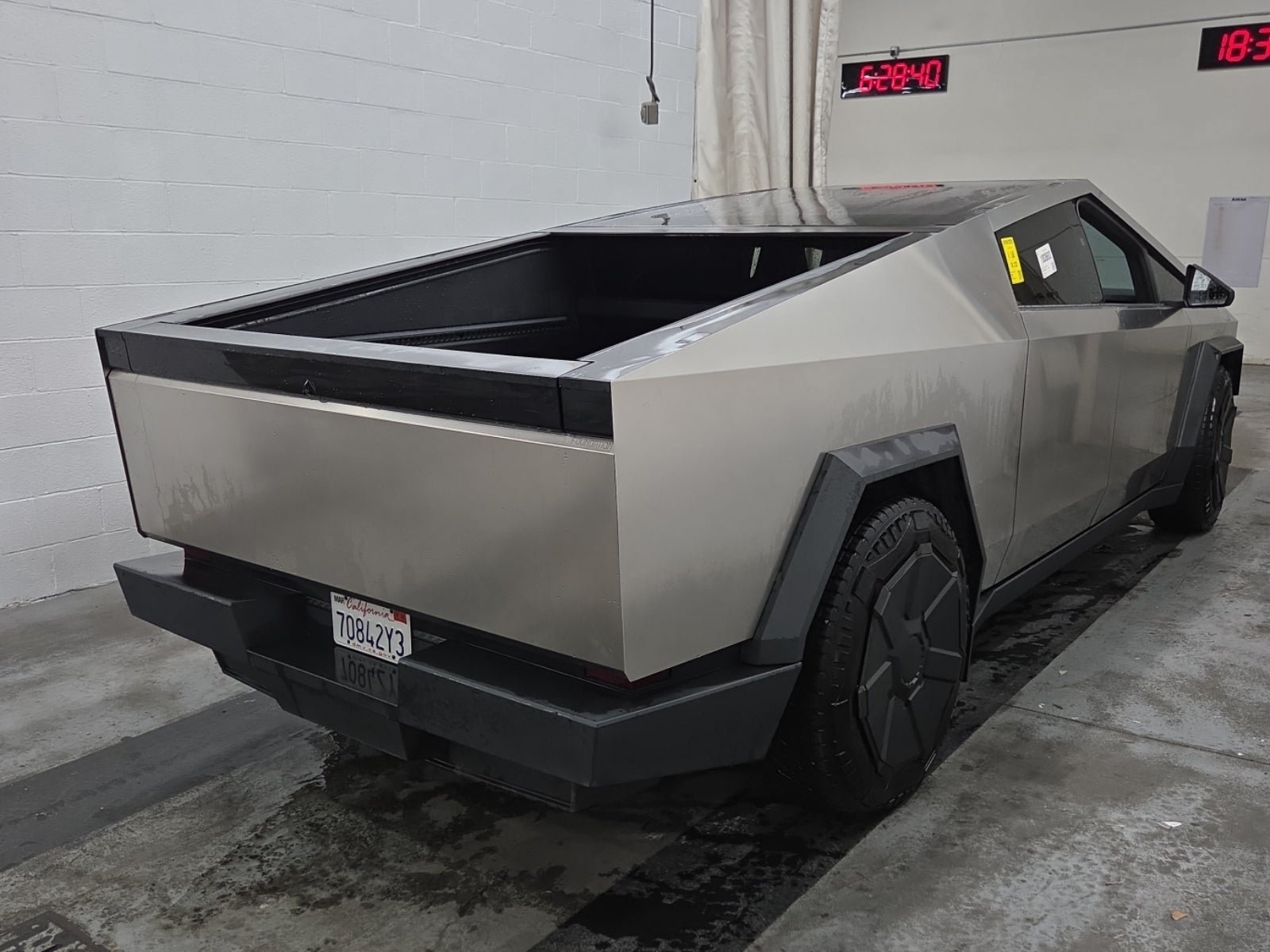 Used 2024 Tesla Cybertruck AWD Crew Cab image 7