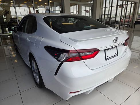 Used 2023 Toyota Camry SE FWD image 8
