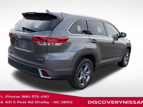 Used 2018 Toyota Highlander Limited Platinum image 3