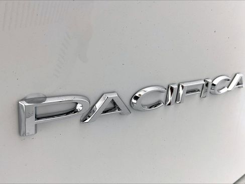 New 2026 Chrysler Pacifica Select image 17