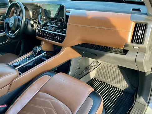 Used 2023 Nissan Pathfinder Platinum w/ Black Appearance Package image 25