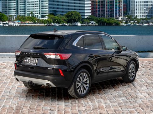 Used 2020 Ford Escape Titanium w/ Titanium Premium Package 2.0 image 5