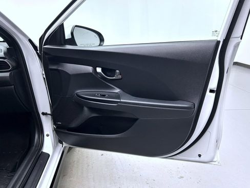 Used 2020 Hyundai Veloster Turbo image 16