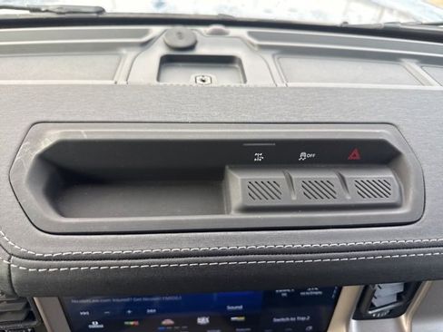 Used 2025 Ford Bronco Outer Banks image 37