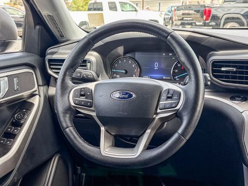 Used 2022 Ford Explorer XLT w/ Equipment Group 202A AWD/4WD image 18